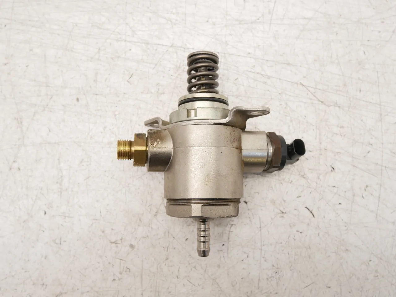 Bomba de combustible Audi A4 A5 A6 Q5 2.0 TFSI CAEB CAE 06J127025E