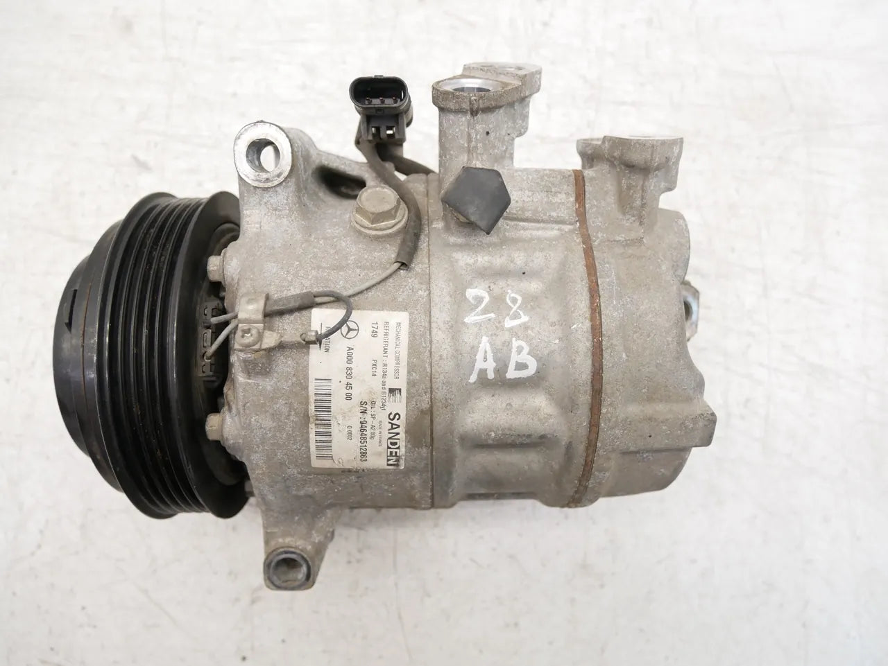 Compresor de aire acondicionado Mercedes-Benz Clase C 2.0 OM654.920 654.920 OM654 A0008304500