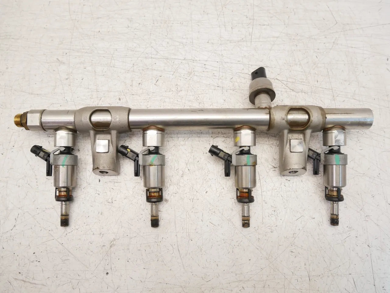 Rampa inyectora Volkswagen Passat B7 Beetle 2.0 TSI DDSA DDS 06K133317L