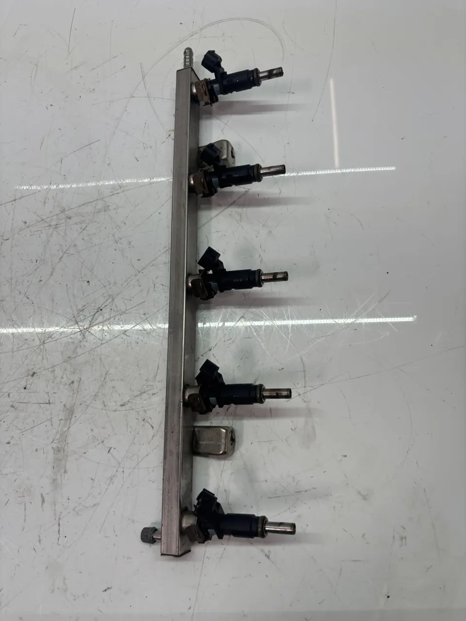 Rampa inyectora Volkswagen Golf Beetle Jetta Passat 2.5 CBUA CBU 07K906031C