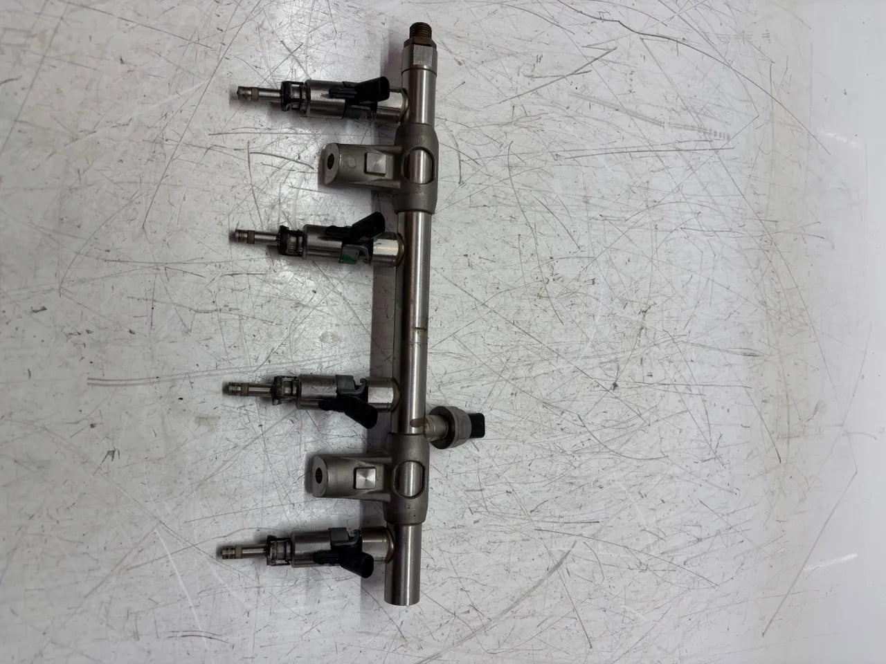 Rampa inyectora Audi A4 B9 2.0 TFSI DBPA DBP 06L133317N