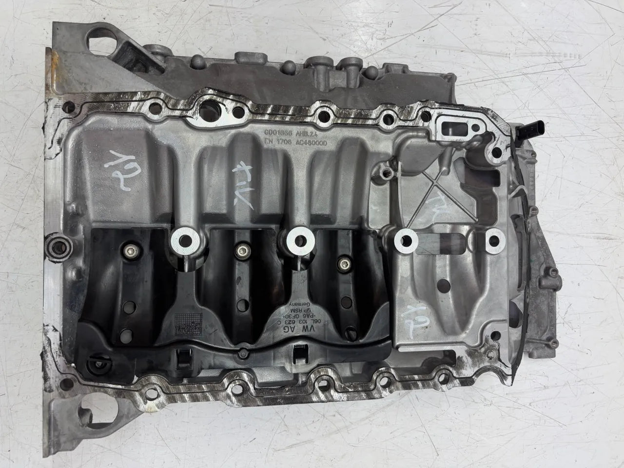 Carter de aceite Audi A4 B9 2.0 TFSI DBPA DBP 06L103623C