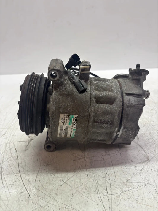 Compresor de aire acondicionado Volvo V70 III 2.0 D3 D4 D5204T3 31325030