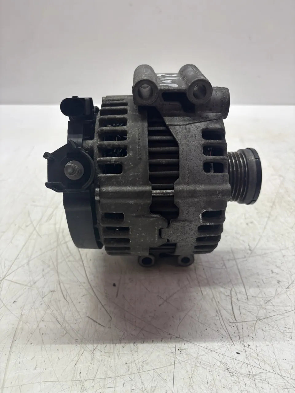 Alternador BMW Serie 3 E90 E91 E92 E93 3.0 330i N52B30A N52 7555926