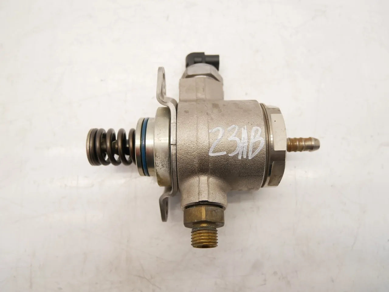 Bomba de combustible Audi A4 B8 A5 Q5 2.0 TFSI quattro CPMB CPMA CPM 06J127025G