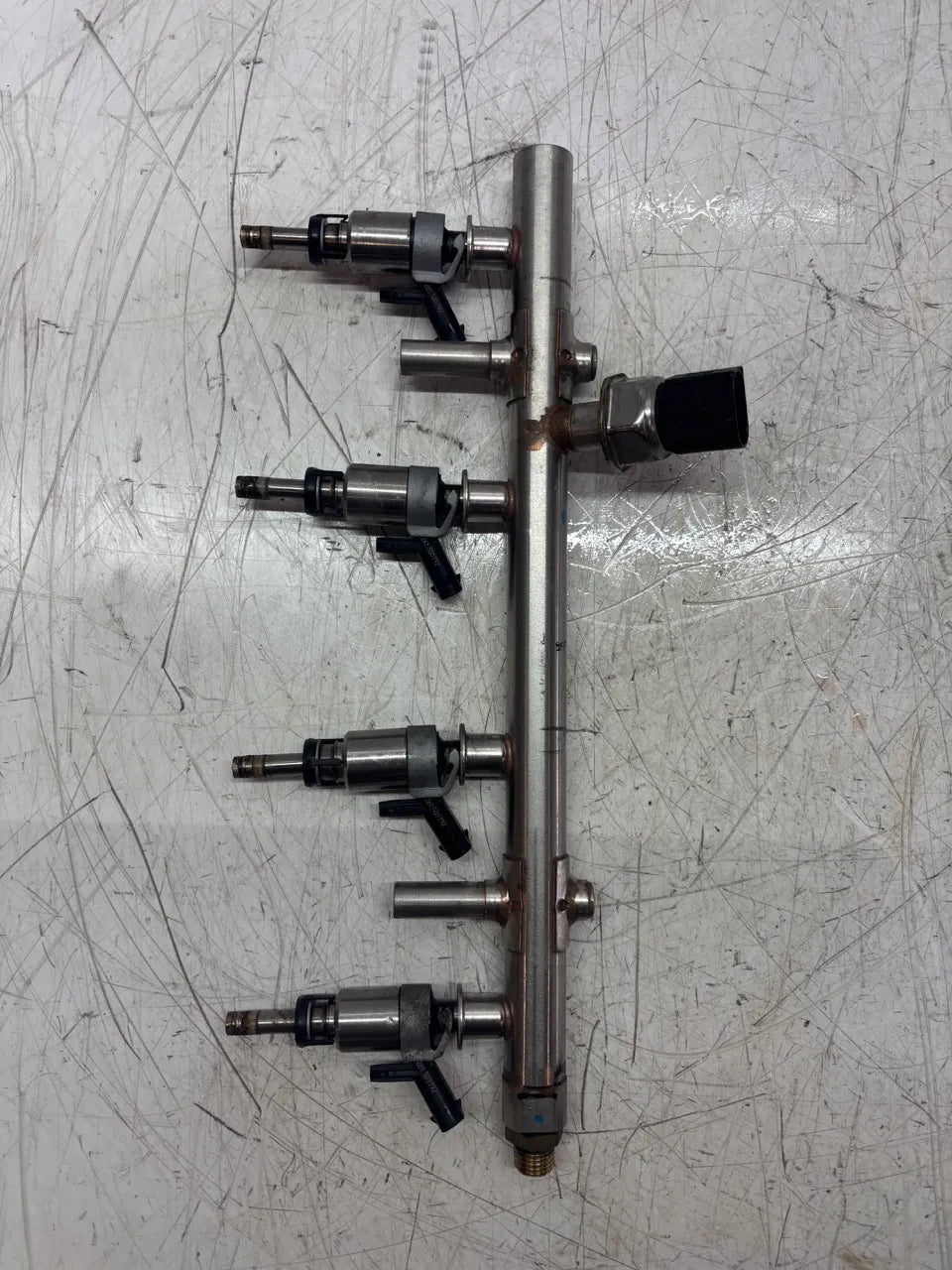 Rampa inyectora Audi Skoda Volkswagen Atlas 2.0 TFSI TSI DCGA DCG CHH 06K133317AA