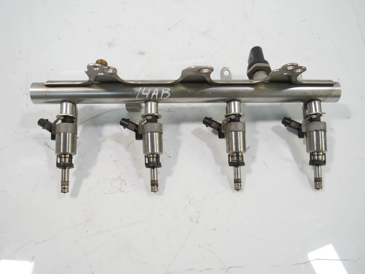 Rampa inyectora Audi Volkswagen Q3 Golf Jetta 2.0 TFSI CCTA CCT 06J133317M