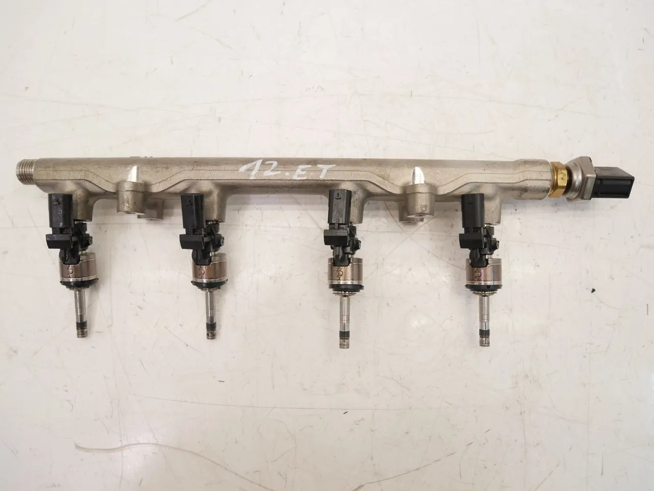 Rampa inyectora Audi Cupra A3 Formentor 1.5 TSI TFSI DXDB DXD 05E133320P