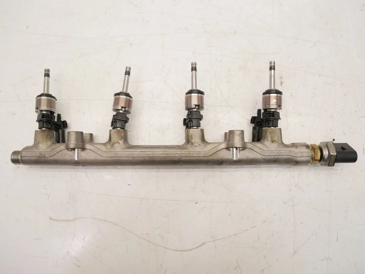 Rampa inyectora Audi Cupra A3 Formentor 1.5 TSI TFSI DXDB DXD 05E133320P