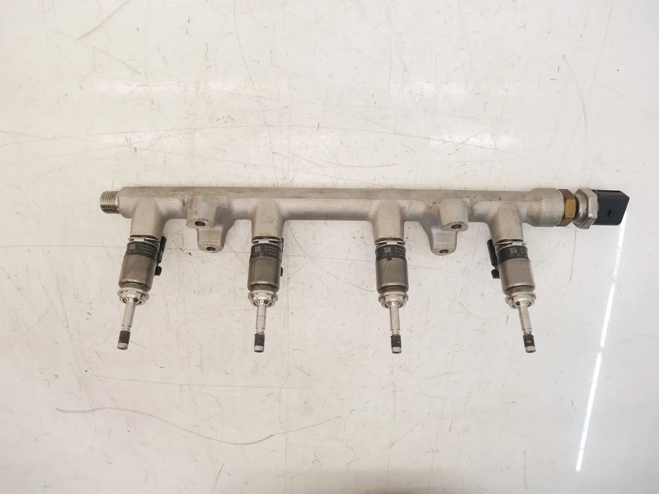 Rampa inyectora Volkswagen Seat Golf Leon 1.5 TSI DACA DAC 05E133320