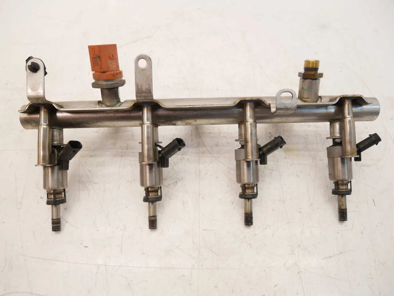 Rampa inyectora Audi A5 A4 B8 A6 C7 2.0 TFSi CAED CAE 06J133317M 0261500076