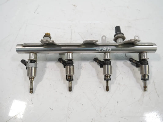 Rampa inyectora Audi Volkswagen Q3 TT Golf 2.0 TFSi CCT CCTA 06J133317M 0261500076