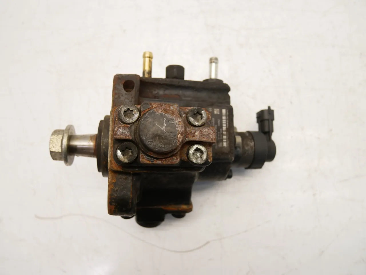 Bomba de alta presión Opel Astra J 2.0 CDTI A20DTH A20 LBS 55571005 0445010193