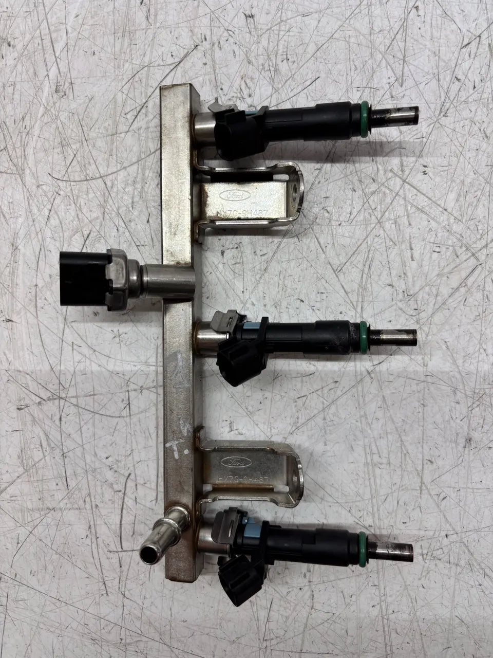 Rampa inyectora Ford Focus Escape Kuga 1.5 EcoBoost Y1DA HX7G-9H487-AC