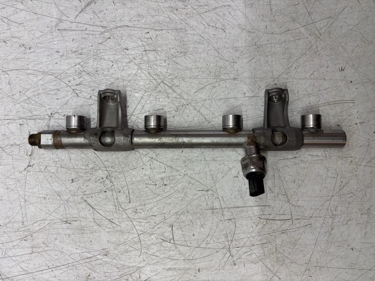 Rampa inyectora Audi A4 2.0 TFSI DBPA DBP 06L133317N