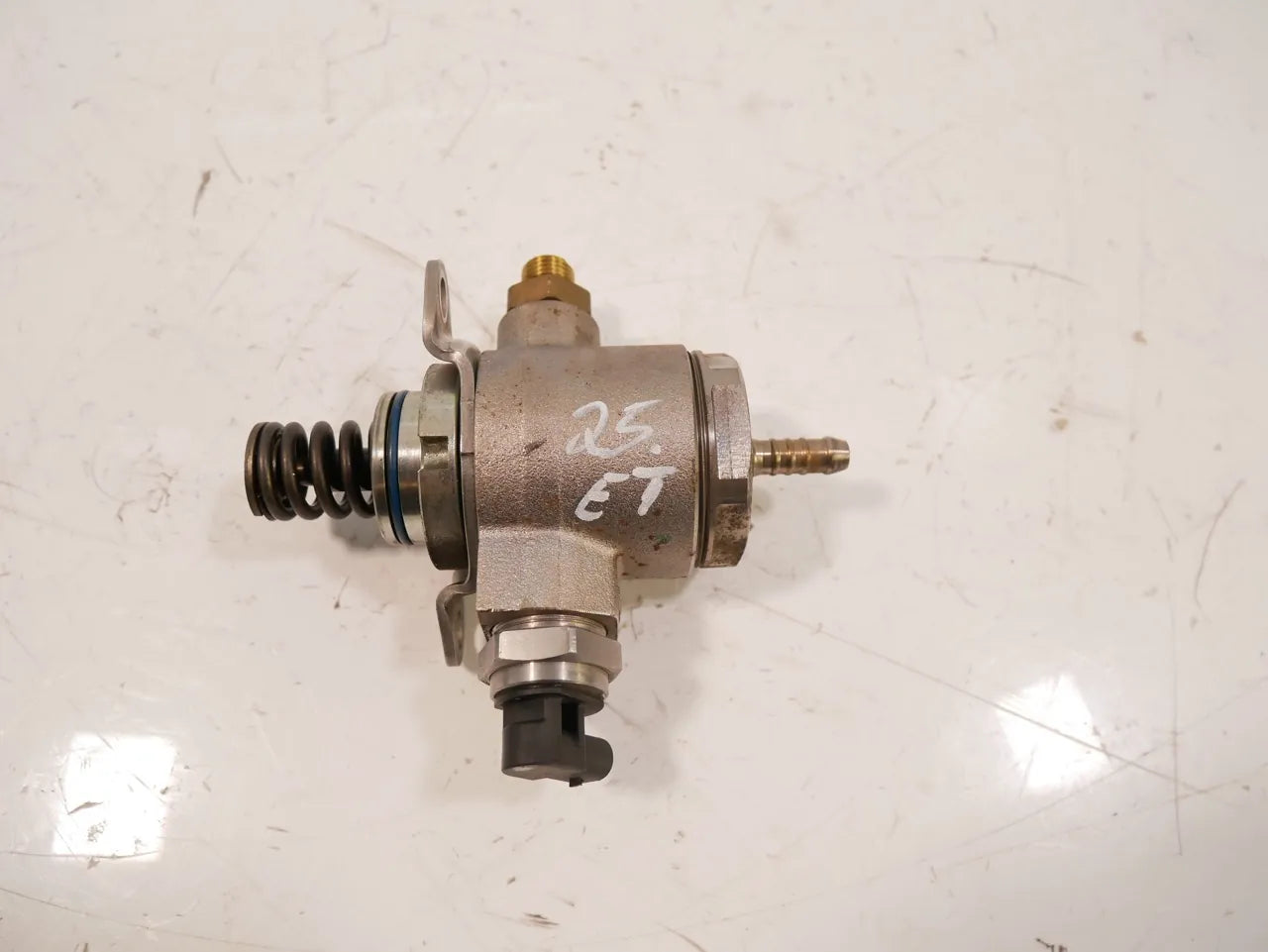 Bomba de combustible Audi A5 A4 A6 C7 2.0 TFSI CAED CAE 06J127025G