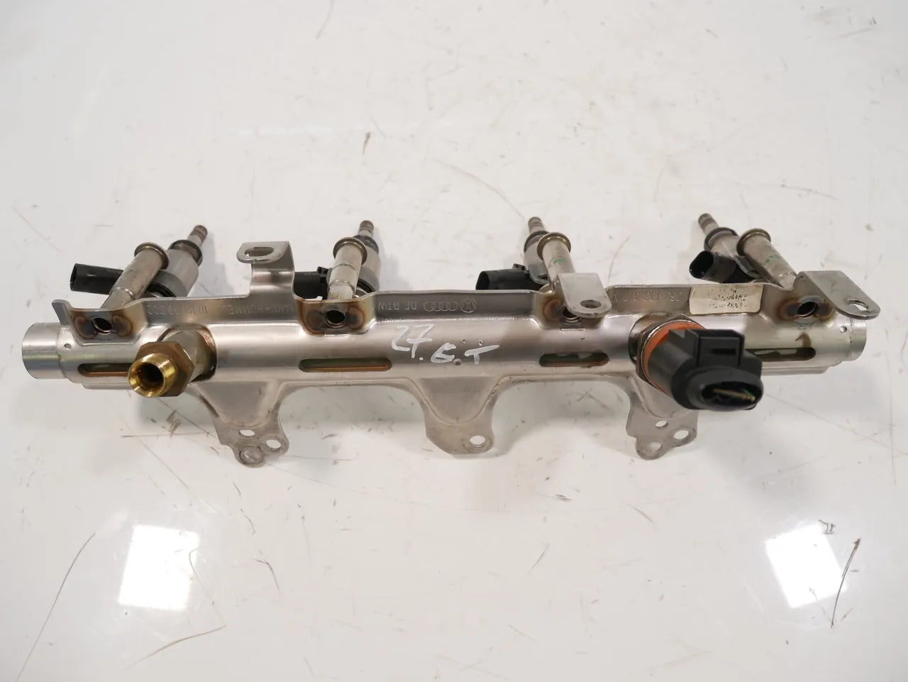 Rampa inyectora Audi A5 A4 B8 A6 C7 2.0 TFSI CAED CAE 06J133317M