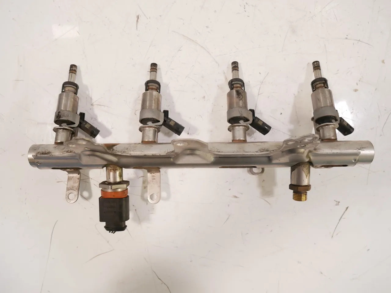 Rampa inyectora Audi A5 A4 B8 A6 C7 2.0 TFSI CAED CAE 06J133317M