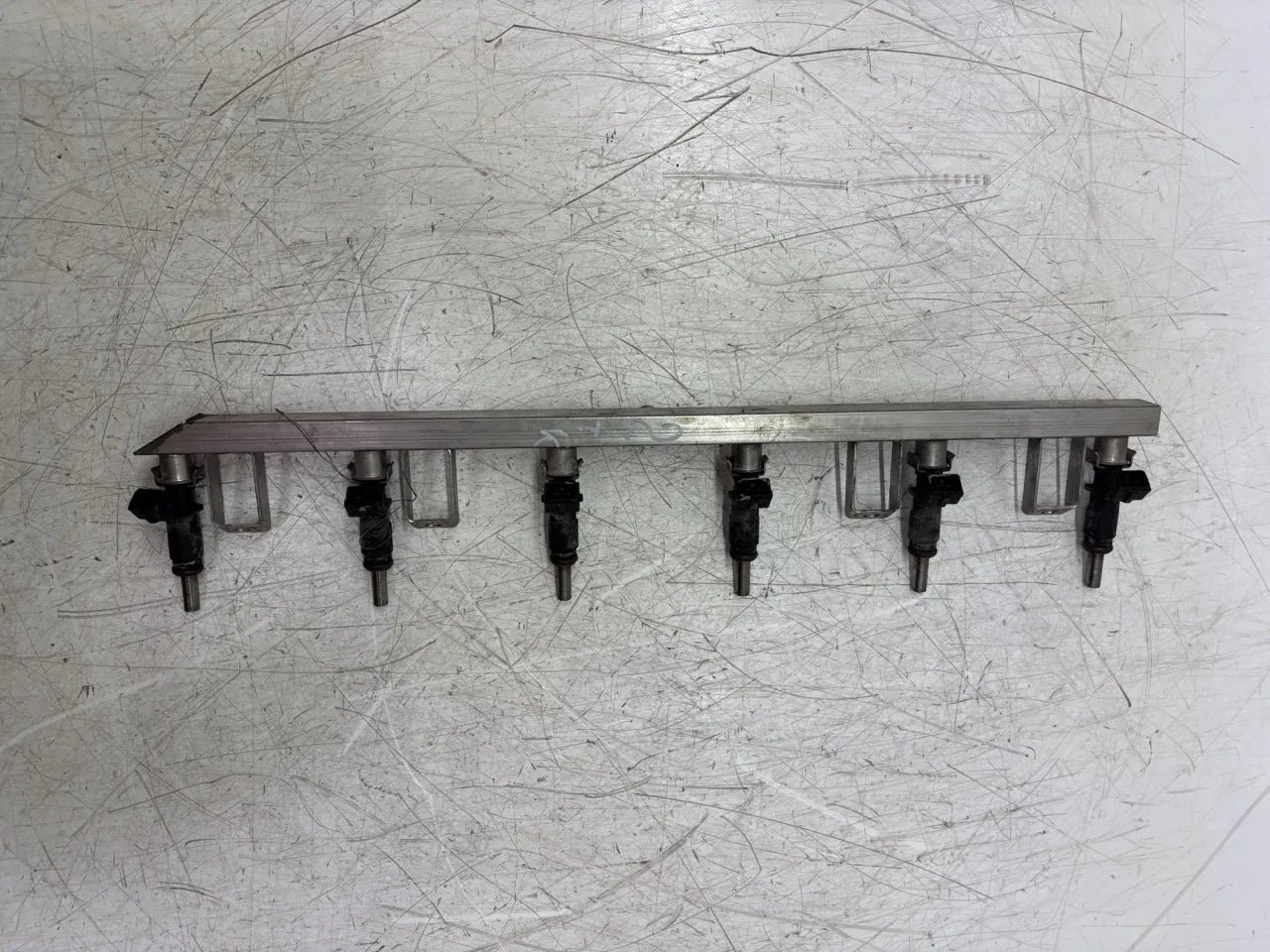 Rampa inyectora BMW Serie 5 530i E60 E61 3.0 gasolina N52B30A N52 7542070 7531634