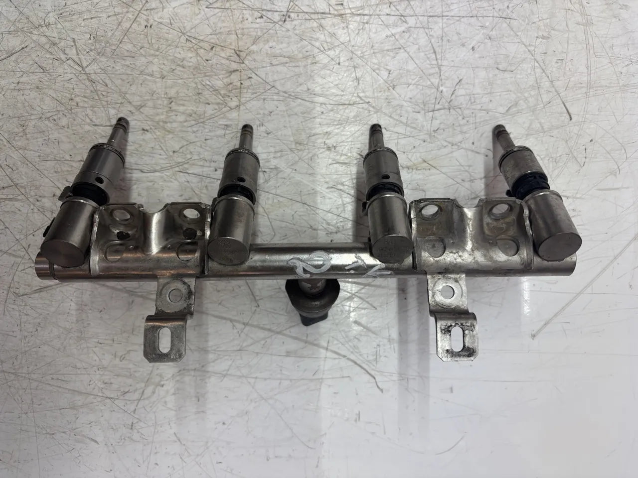 Carril del inyector Peugeot Citroen 308 DS3 1.6 16V EP6CDT 5FV V756805180