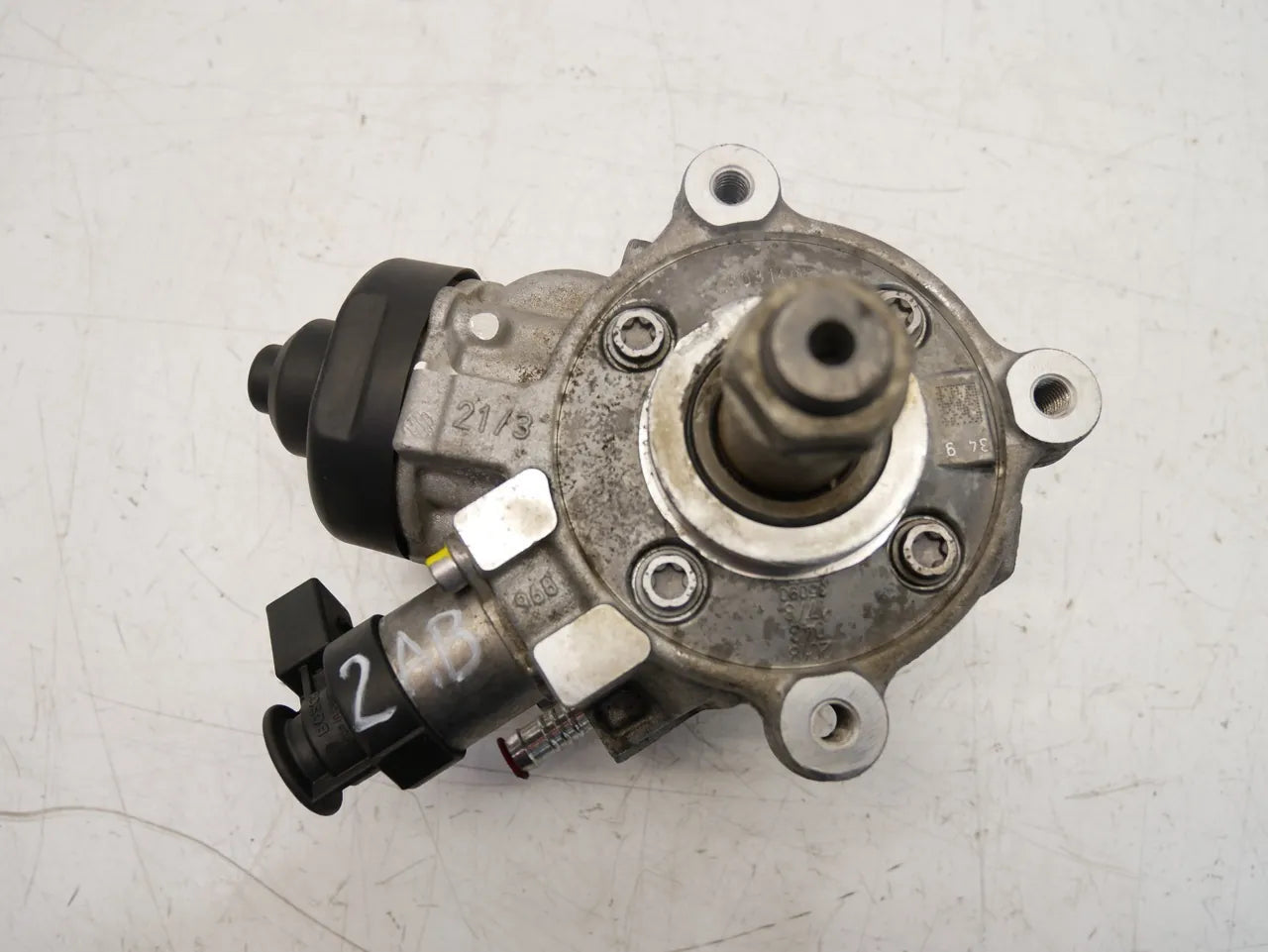 Bomba de alta presión Volkswagen Passat MK7 B8 1.6 TDI DCZA DCZ DGT 04L130755E 0445010538