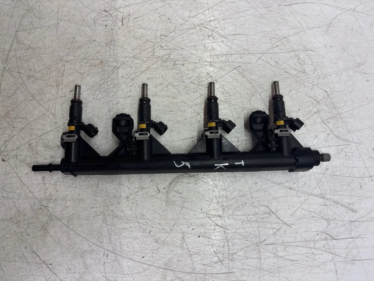 Carril del inyector Peugot 3008 1.6 VTi EP6C 5FS 198552