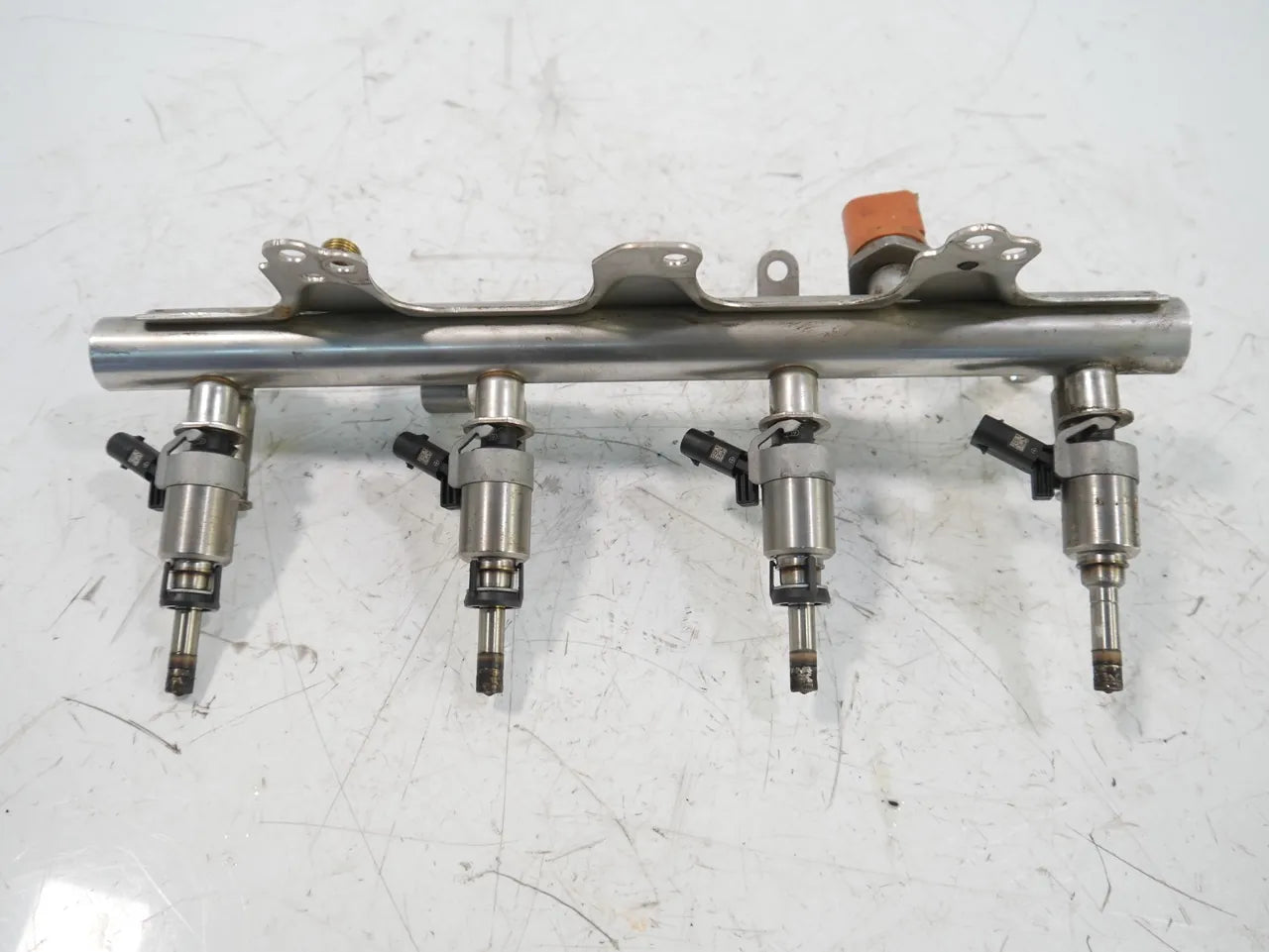 Rampa inyectora Audi A6 C7 A5 A4 B8 2.0 TFSI quattro CAED CAE 06J133317AB