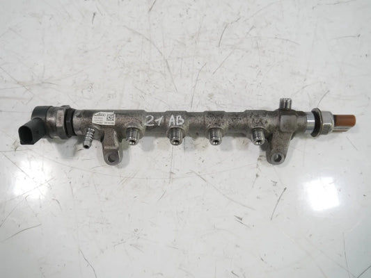 Tubo de raíl Volkswagen Passat B7 MK6 2.0 TDI CFFB CFF 03L089N