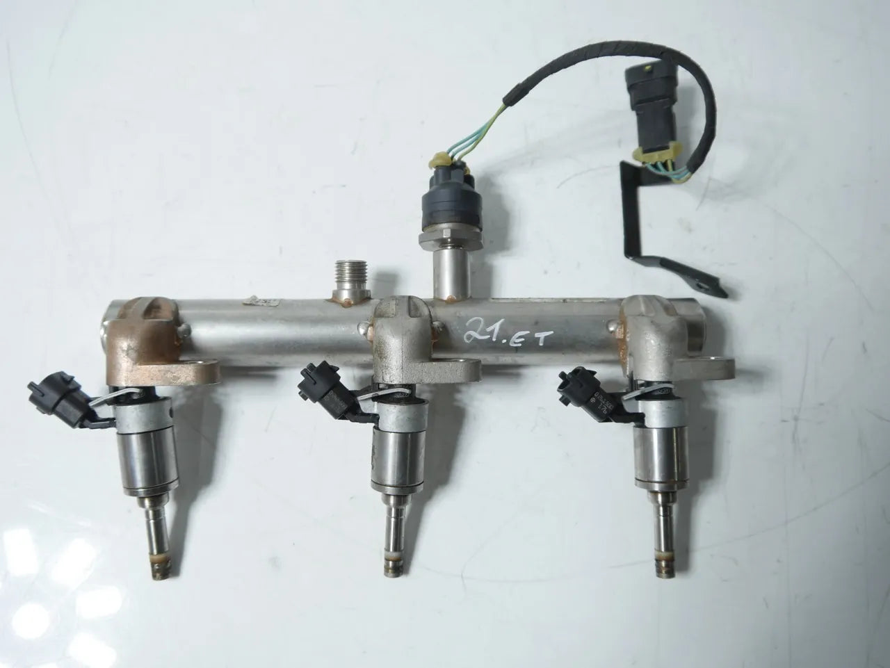 Riel inyector Alfa Romeo Giulia 952 2.9 670050436 00670050573 0307150672