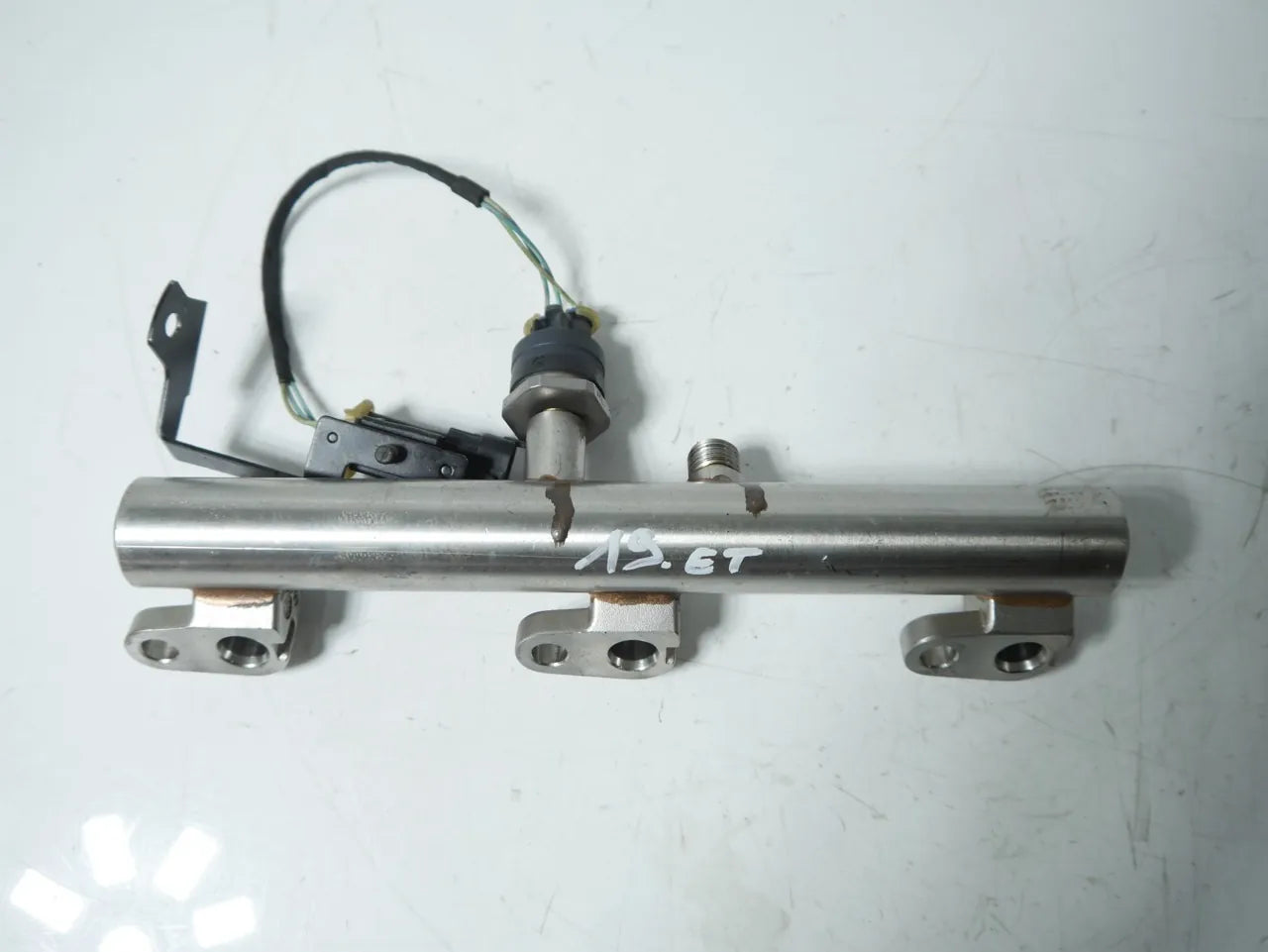 Riel inyector Alfa Romeo Giulia 952 2.9 670050436 00670050573