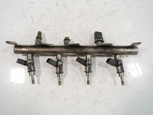 Rampa inyectora Audi A4 B7 2.0 TFSI quattro BWE 06F906036A