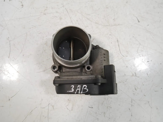 Mariposa Audi A4 B7 2.0 TFSI quattro BWE 06F133062G