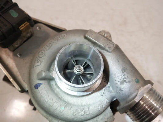 Turbocompresor Volvo XC90 2.4 D5 AWD D5244T4 30757080