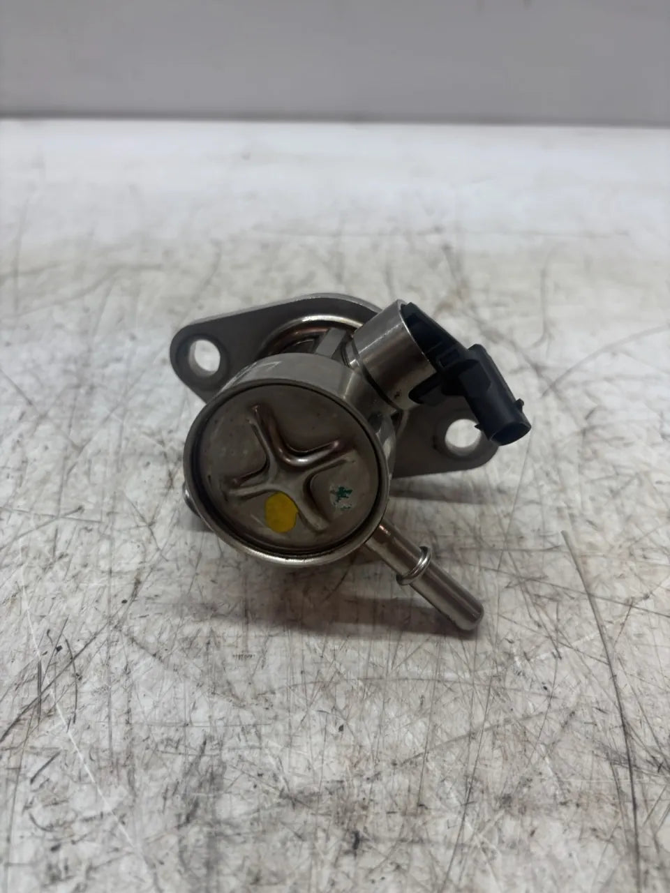 Bomba de combustible Citroen Peugeot C3 C4 208 1.2 THP HNZ HN01 EB2DT 9807550080