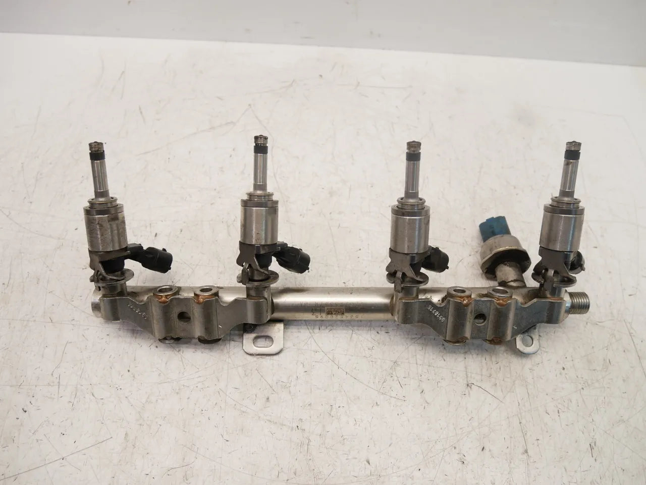 Barra de inyectores Nissan Juke F15 1.2 DIG-T gasolina HRA2DDT HRA2 175226637R