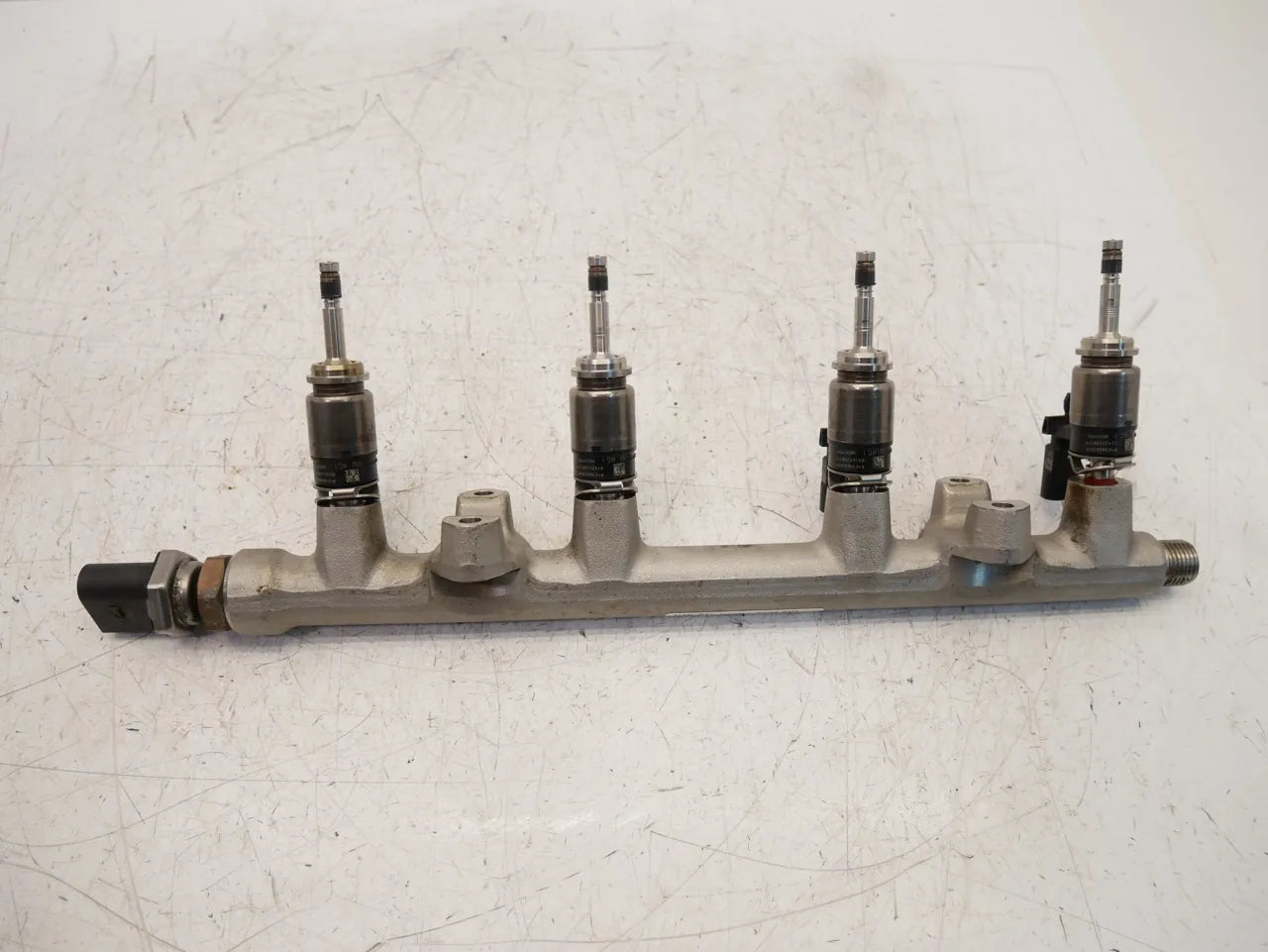 Rampa inyectora Volkswagen Seat Golf MK7 1.5 TSI DACA DAC 05E133320