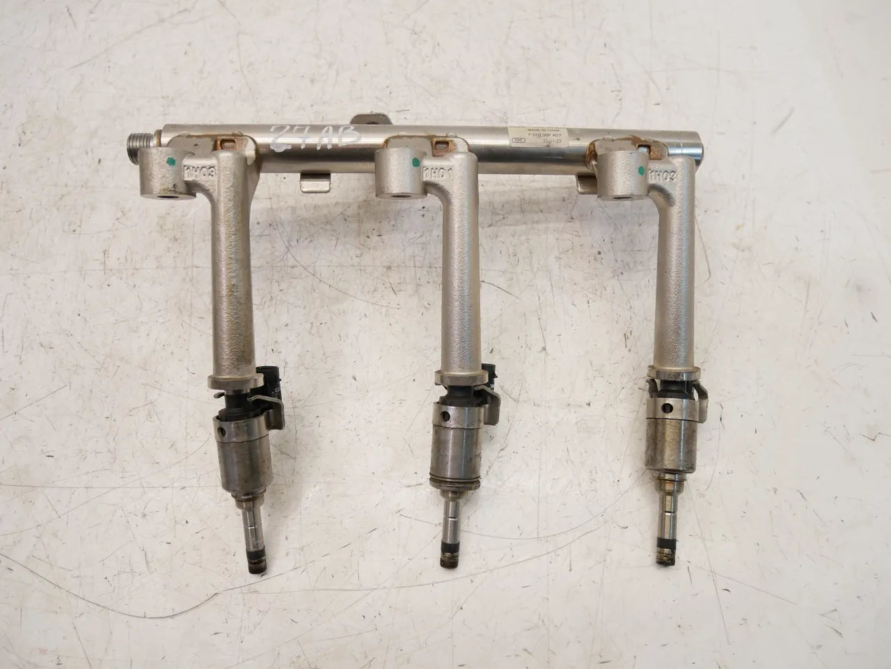 Rampa inyectora Volvo XC40 T5 1.5 híbrido de gasolina B3154T10 B2BPHEV 32257109