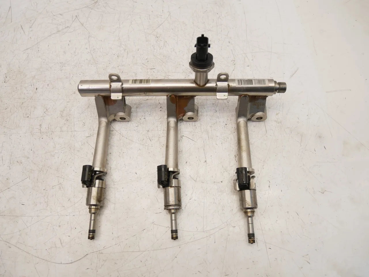 Rampa inyectora Volvo XC40 T5 1.5 híbrido de gasolina B3154T10 B2BPHEV 32257109