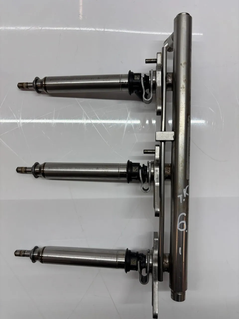 Carril del inyector Mercedes-Benz Clase E 3.5 C350 M276.957 276.957 A2760704095