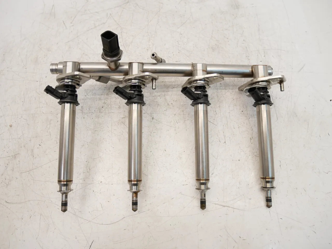 Rampa inyectora Mercedes-Benz Clase C 205 1.5 C200 M264.915 264.915 A2640701000