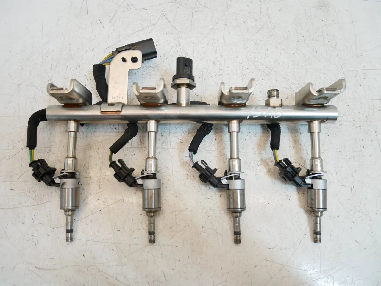 Carril del inyector Land Rover Evoque L551 2.0 D PT204 AJ20P4 H4P3-9G774-BB