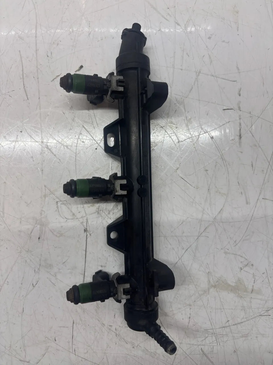 Riel inyector Volkswagen Seat Skoda Polo Fabia 1.2 gasolina AZQ 03E133320