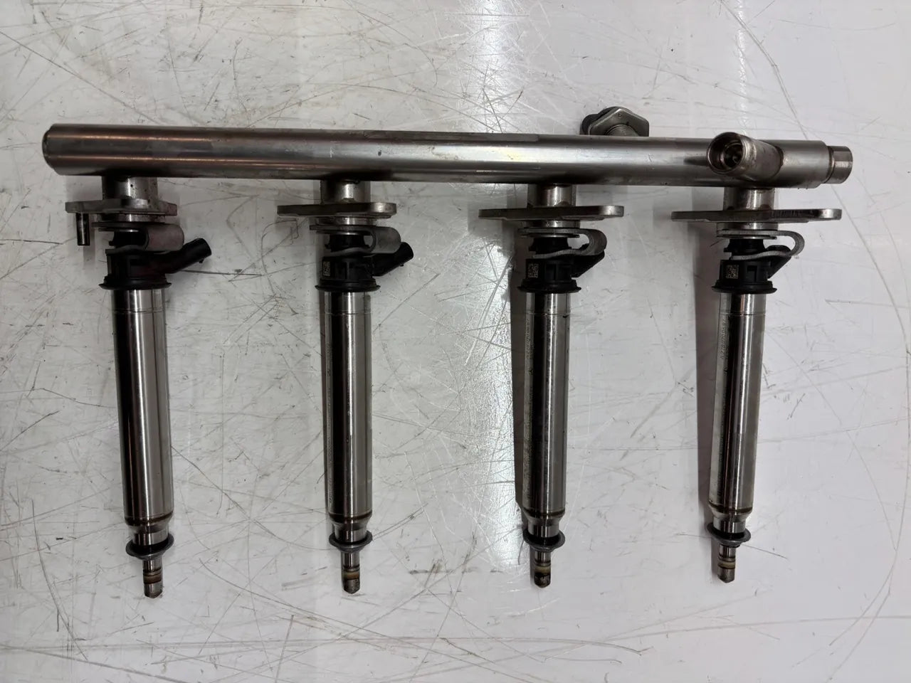 Rampa inyectora Mercedes-Benz Clase C 1.6 gasolina M274.910 274.910 A2740700995