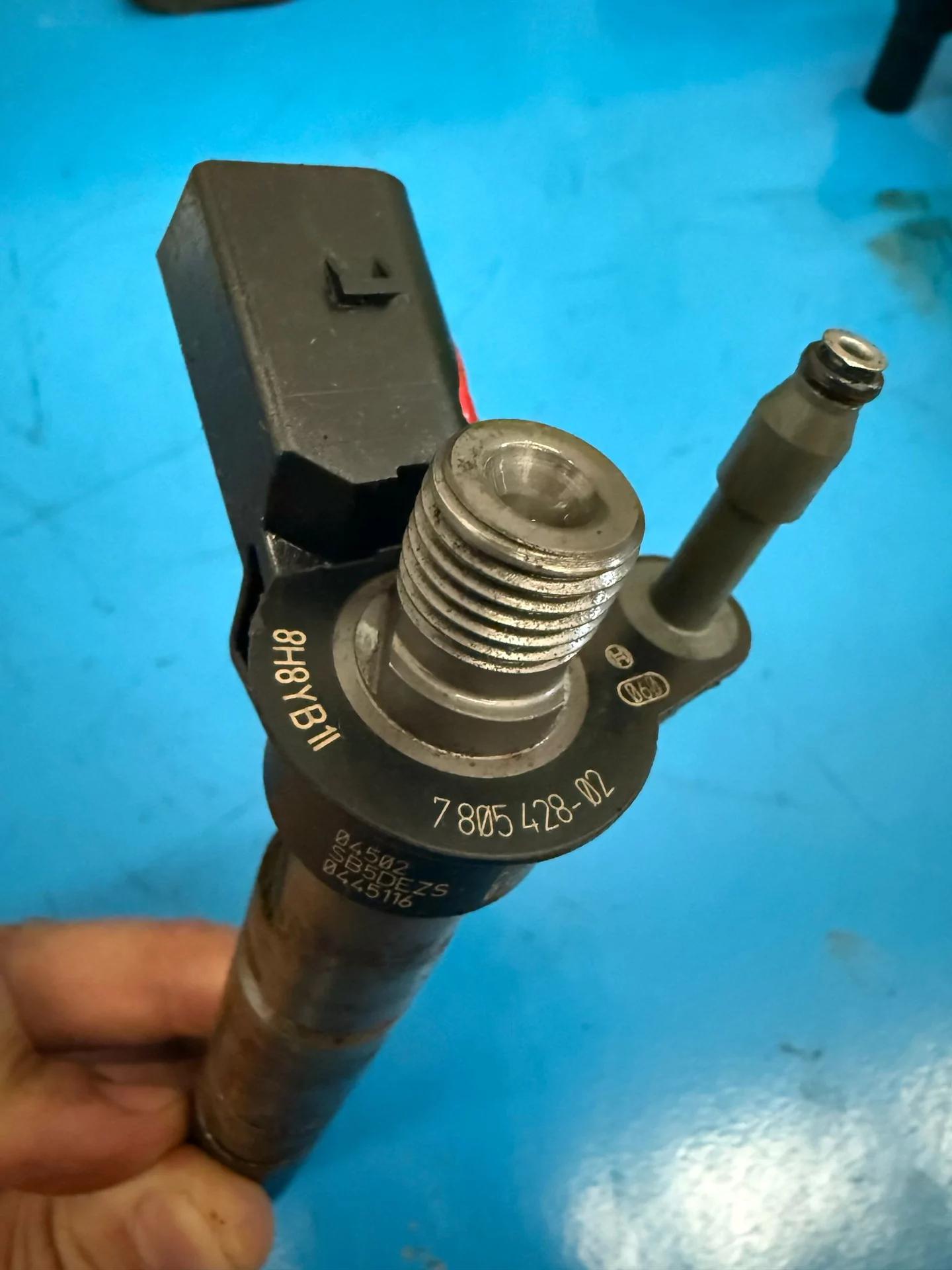 Inyector BMW E90 2.0 320 d N47D20C 7805428